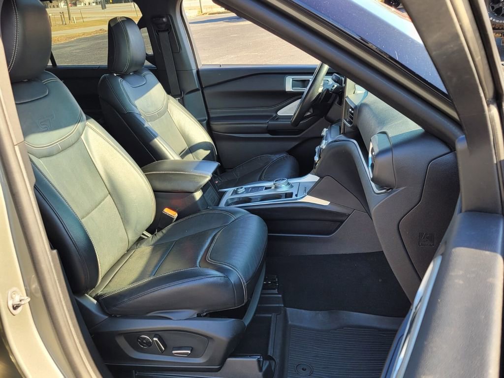 Used 2020 Ford Explorer ST w/ Premium Technology Package image 16