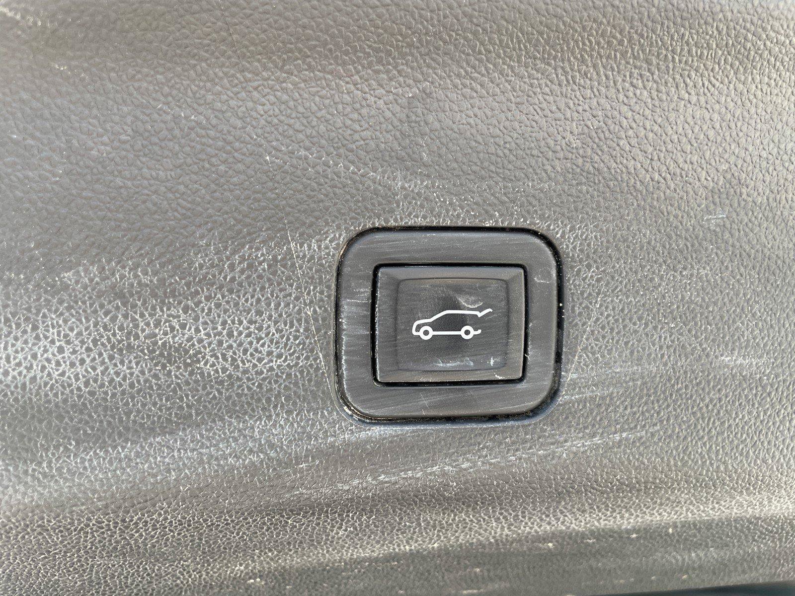 Used 2024 GMC Yukon XL AT4 w/ AT4 Premium Package AWD/4WD image 31