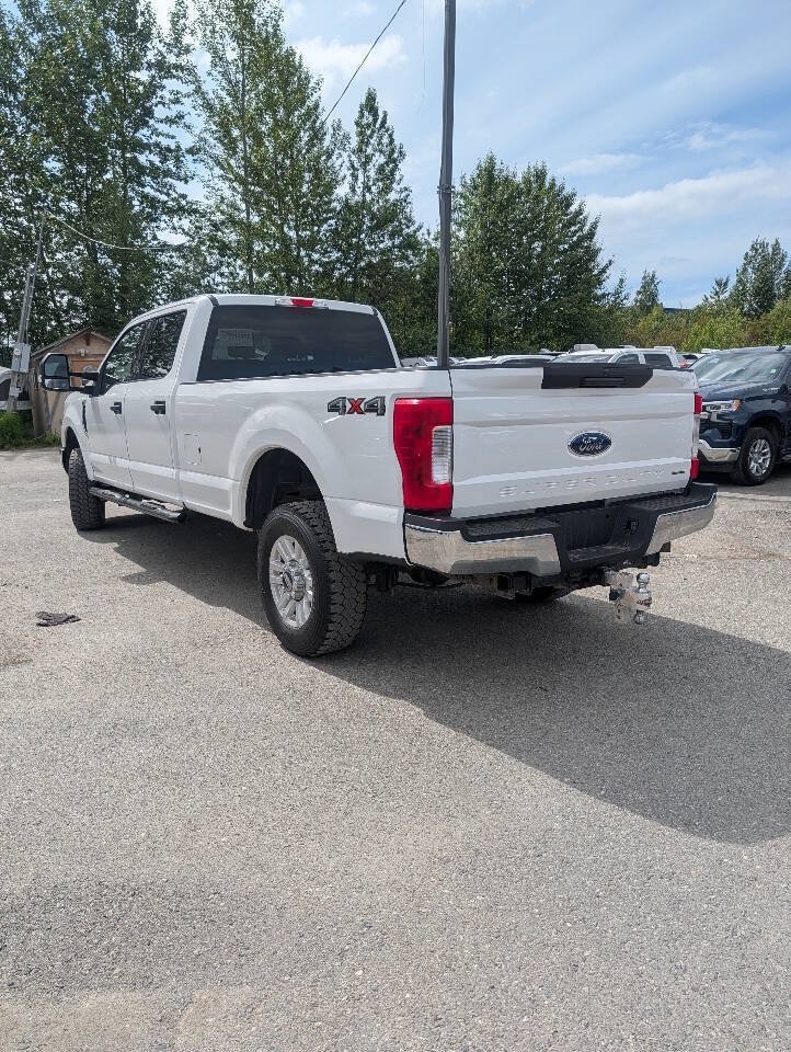 Used 2019 Ford F350 XLT w/ Camper Package AWD/4WD image 4