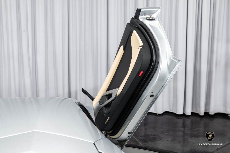 Used 2018 Lamborghini Aventador S image 58