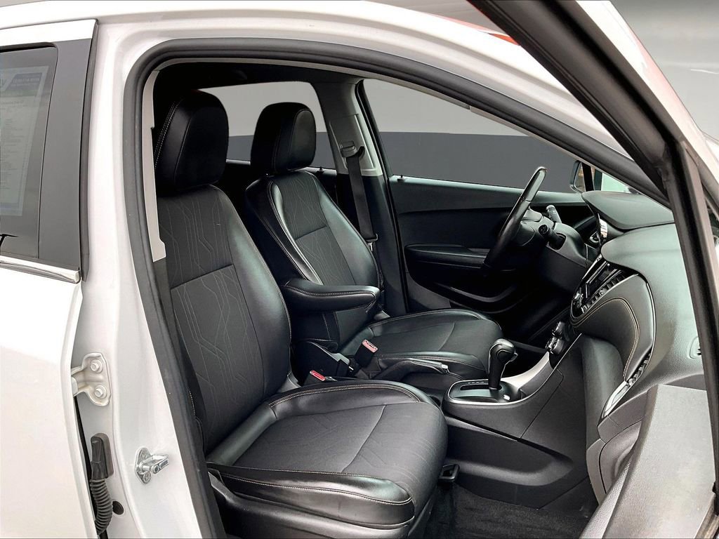 Used 2020 Chevrolet Trax LT w/ LT Convenience Package FWD image 31