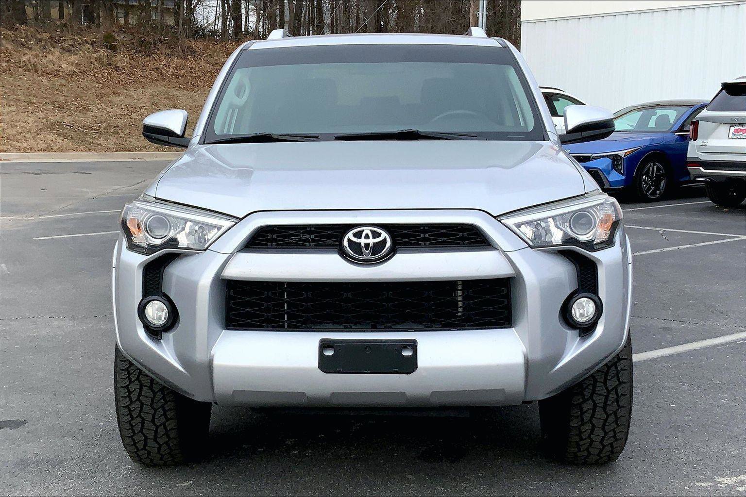 Used 2016 Toyota 4Runner SR5 image 3