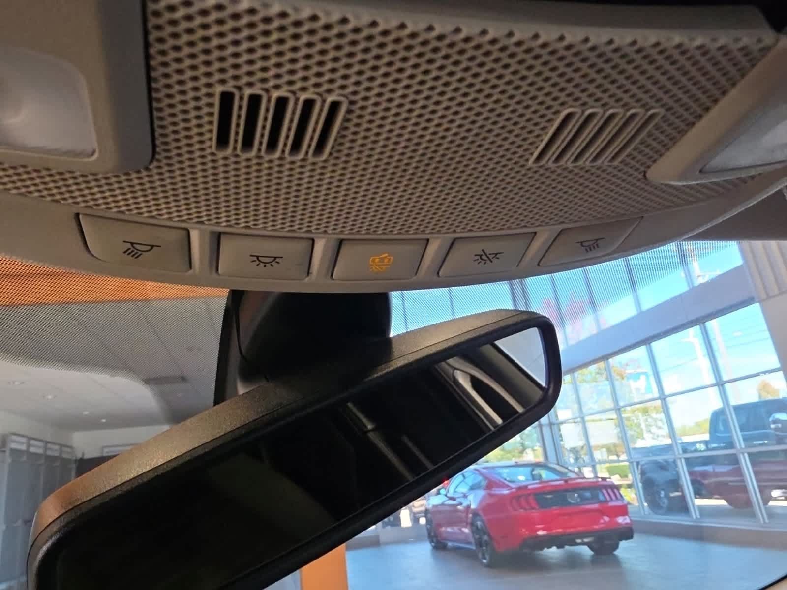 Used 2020 Ford Fusion SE FWD image 25