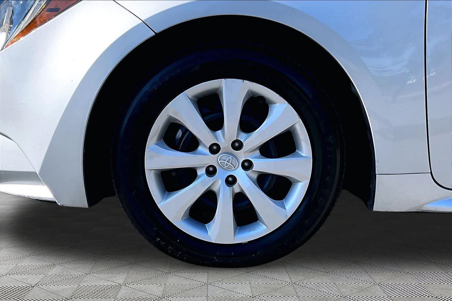 Used 2024 Toyota Corolla LE FWD image 11