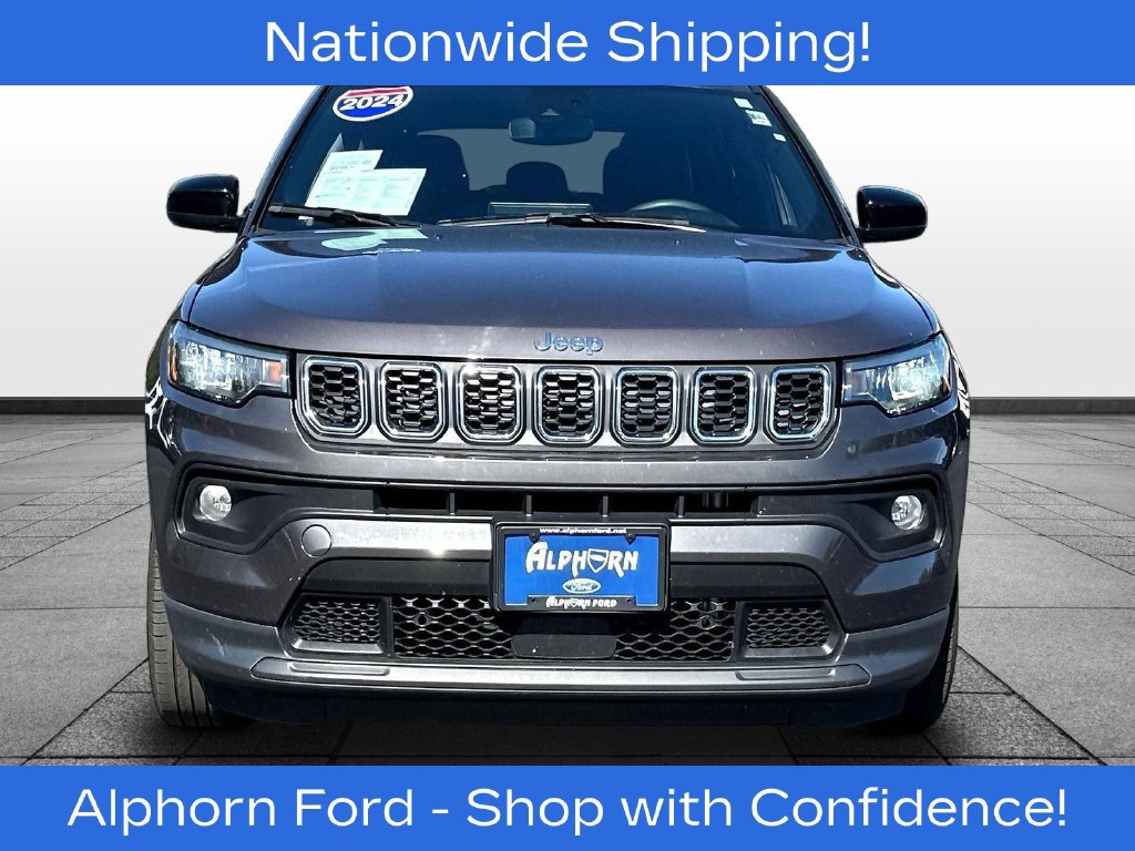 Used 2024 Jeep Compass Latitude AWD/4WD image 2