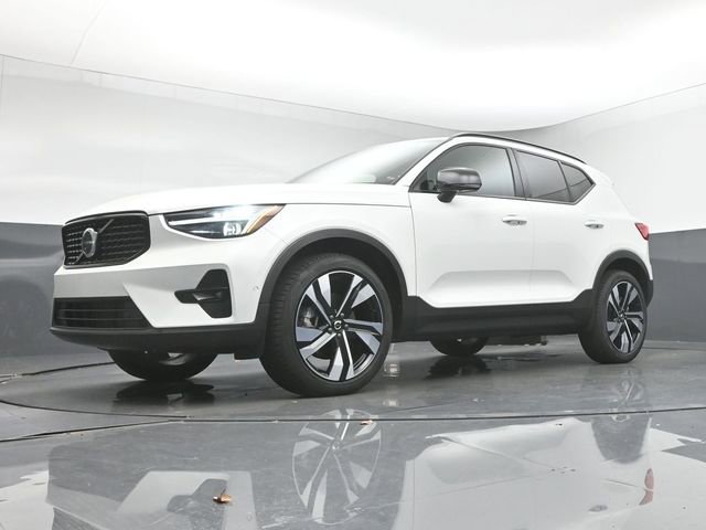 Used 2024 Volvo XC40 B5 Plus image 38