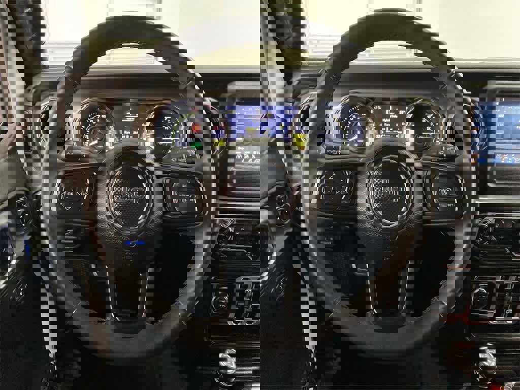 Used 2023 Jeep Wrangler Unlimited image 20