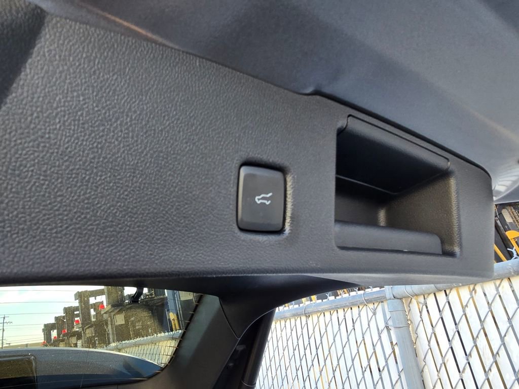 Used 2022 Ford Escape SE w/ SE Sport Appearance Package image 16