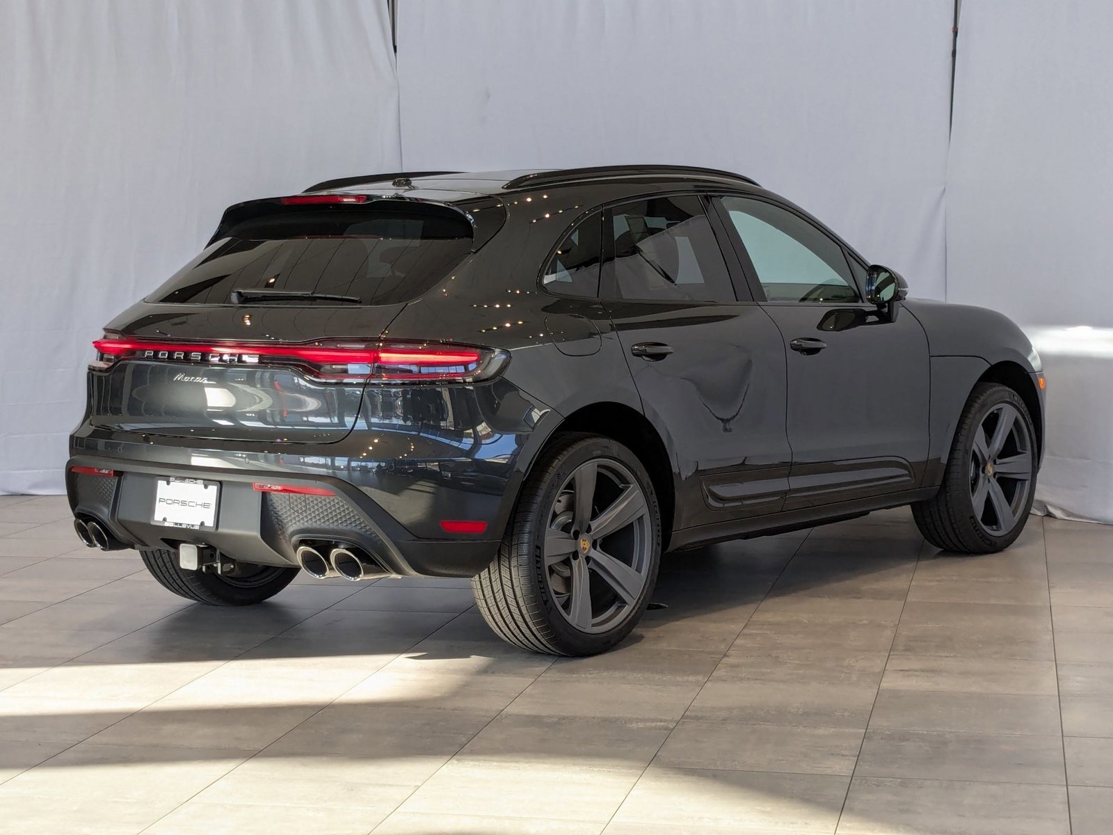 Used 2025 Porsche Macan image 9