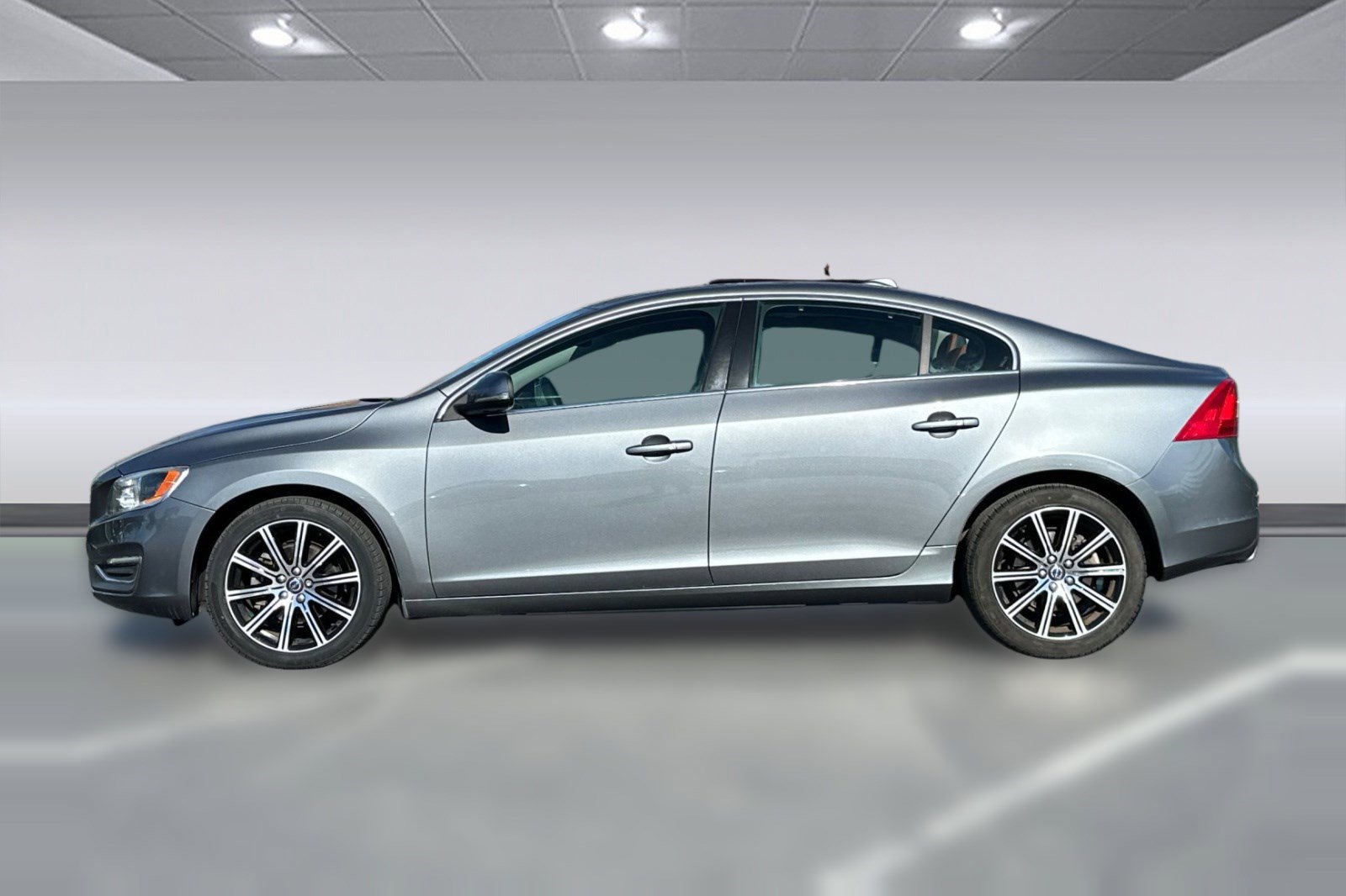 Used 2017 Volvo S60 T5 Inscription Platinum image 2