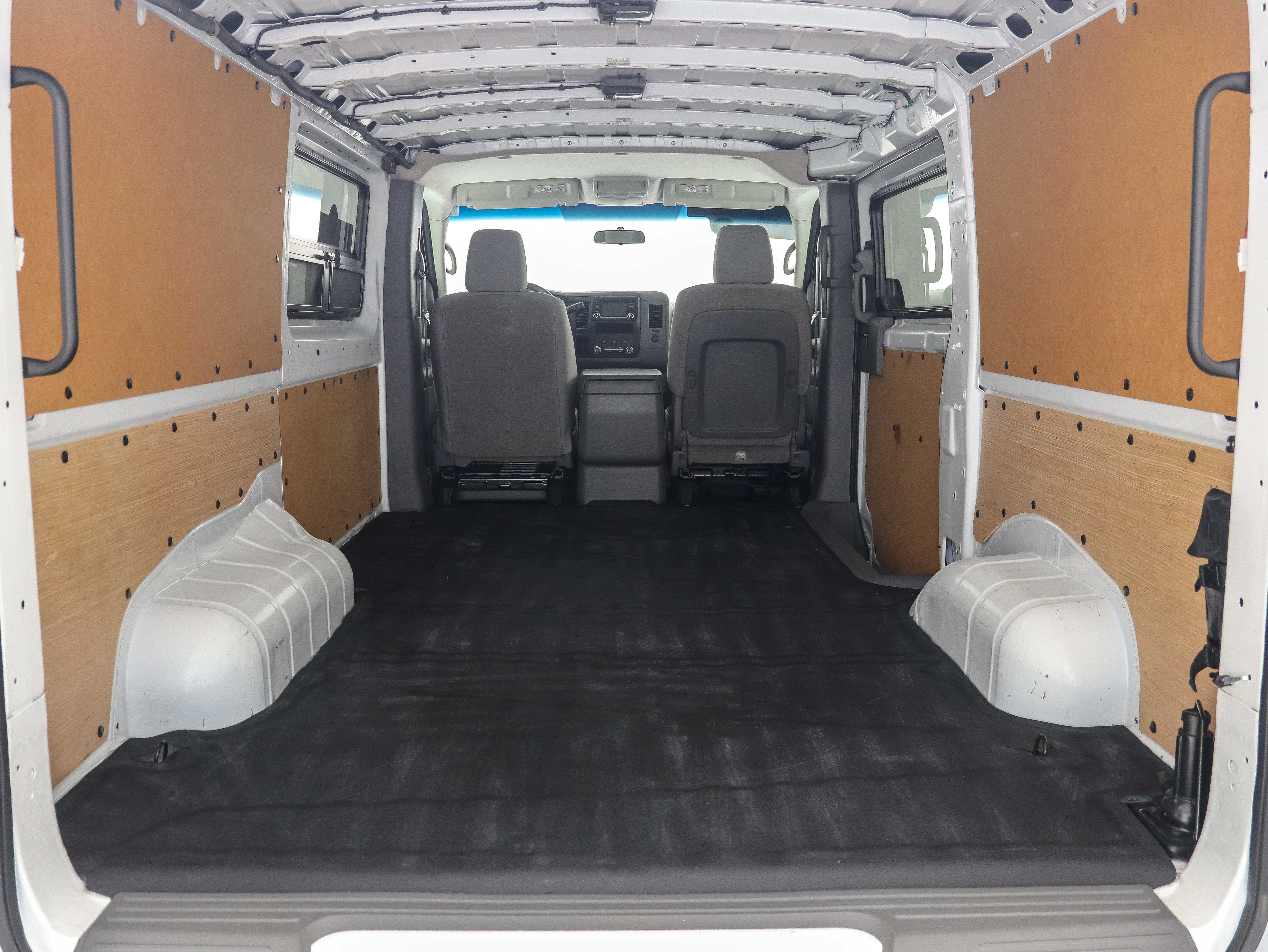 Used 2018 Nissan NV 2500 SV RWD image 11