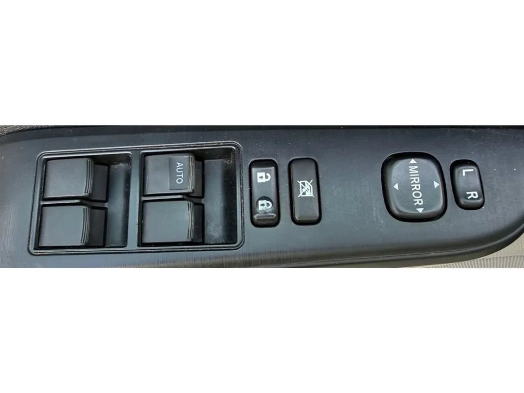 Used 2012 Toyota Camry LE FWD image 22