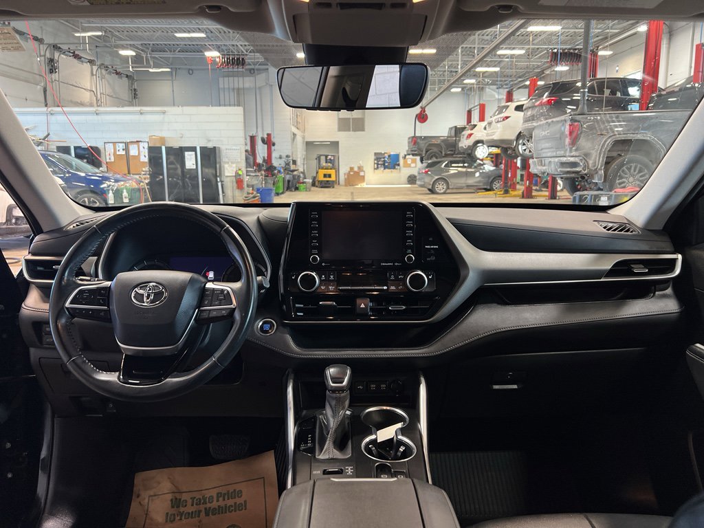 Used 2020 Toyota Highlander XLE image 19