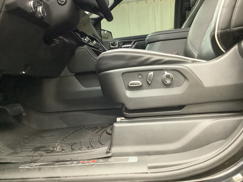 Used 2025 GMC Sierra 1500 AT4X image 16