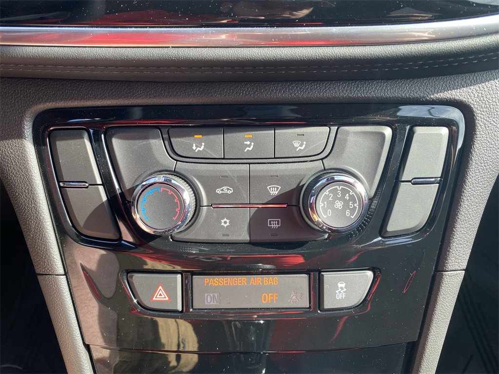 Used 2022 Buick Encore Preferred w/ Safety Package image 20