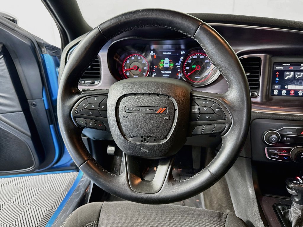 Used 2018 Dodge Charger SXT w/ Blacktop Package RWD image 11
