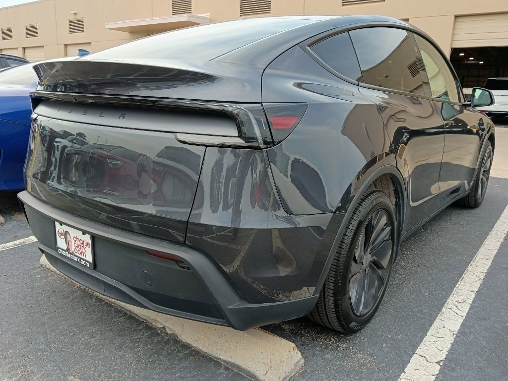 Used 2026 Tesla Model Y 2WD image 3