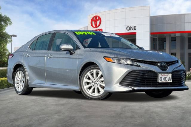 Used 2018 Toyota Camry LE image 2