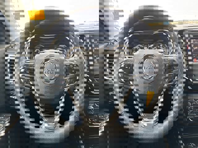 Used 2021 Jeep Cherokee Latitude w/ Mopar Interior Package image 14