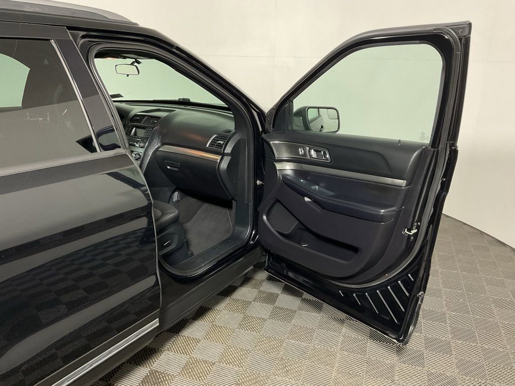 Used 2018 Ford Explorer XLT AWD/4WD image 36