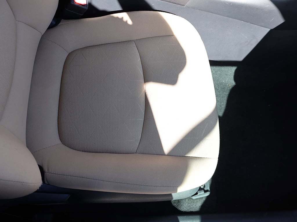 Used 2019 Toyota RAV4 XLE w/ Convenience Package FWD image 27