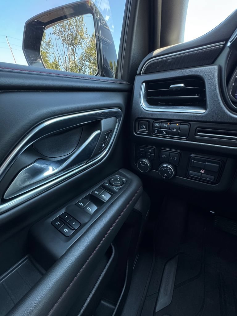 Used 2023 Chevrolet Tahoe RST w/ Luxury Package AWD/4WD image 17