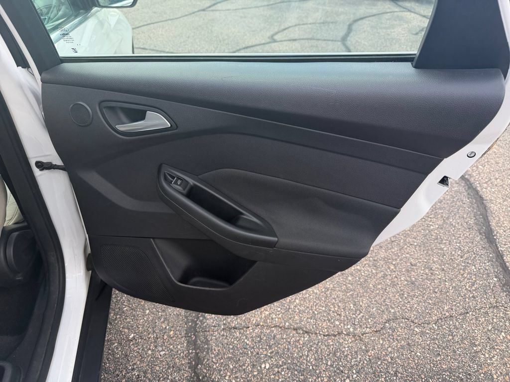 Used 2015 Ford Focus Titanium FWD image 20