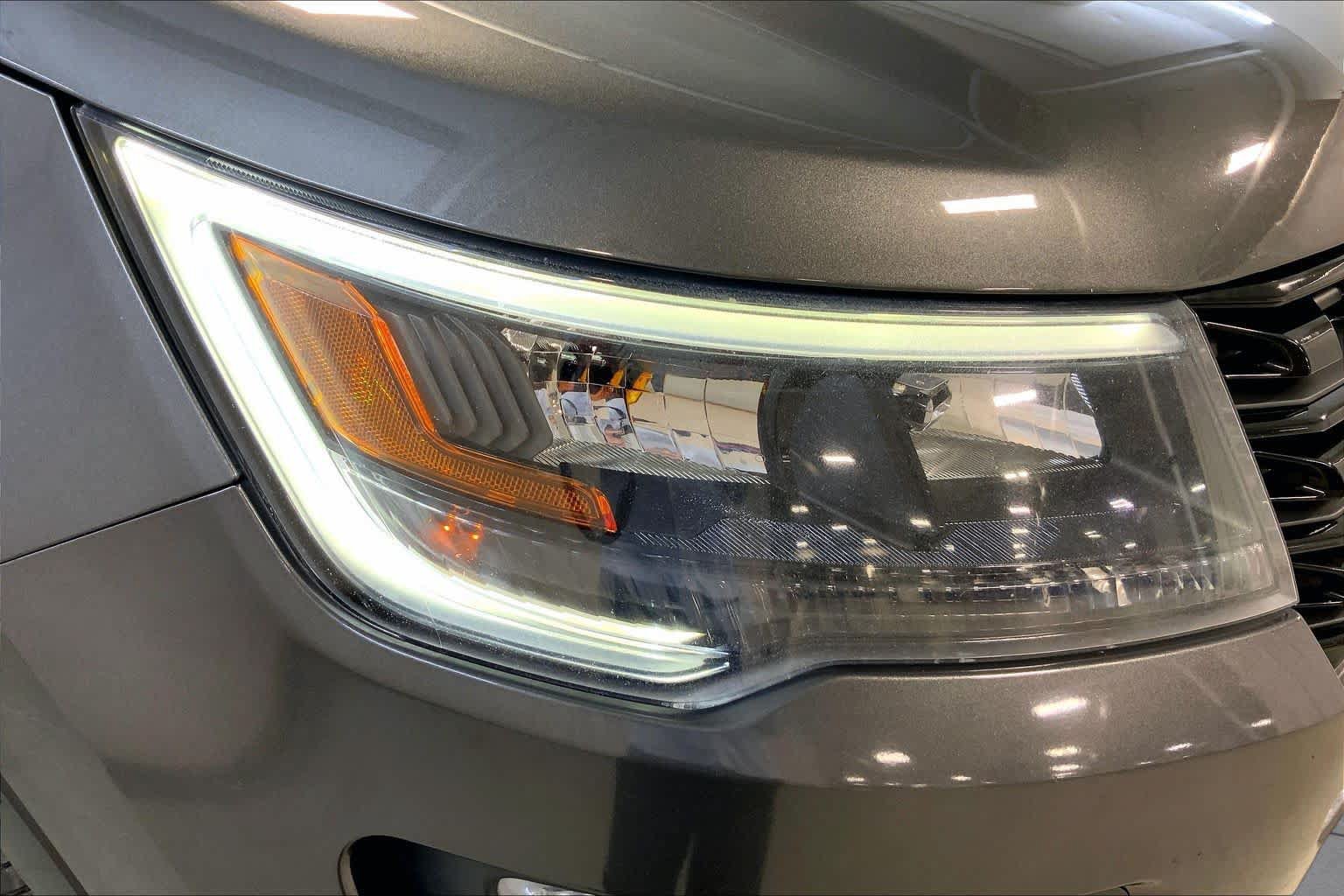 Used 2017 Ford Explorer Sport w/ Equipment Group 401A AWD/4WD image 27