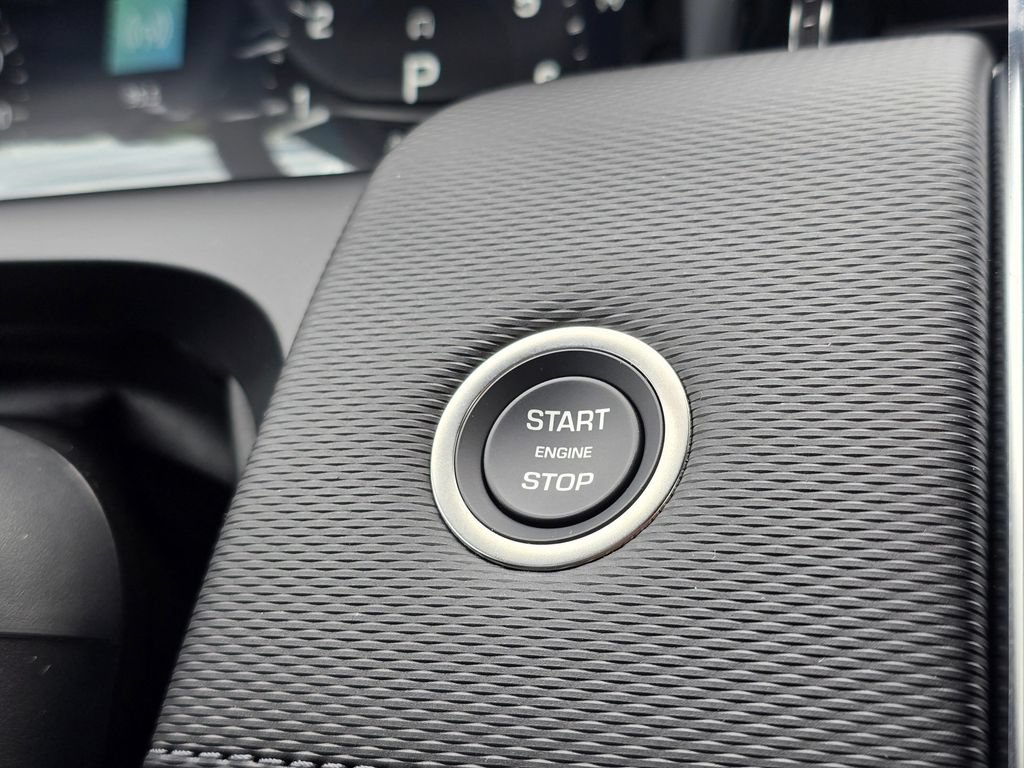 New 2026 Land Rover Discovery Sport Landmark AWD/4WD image 24