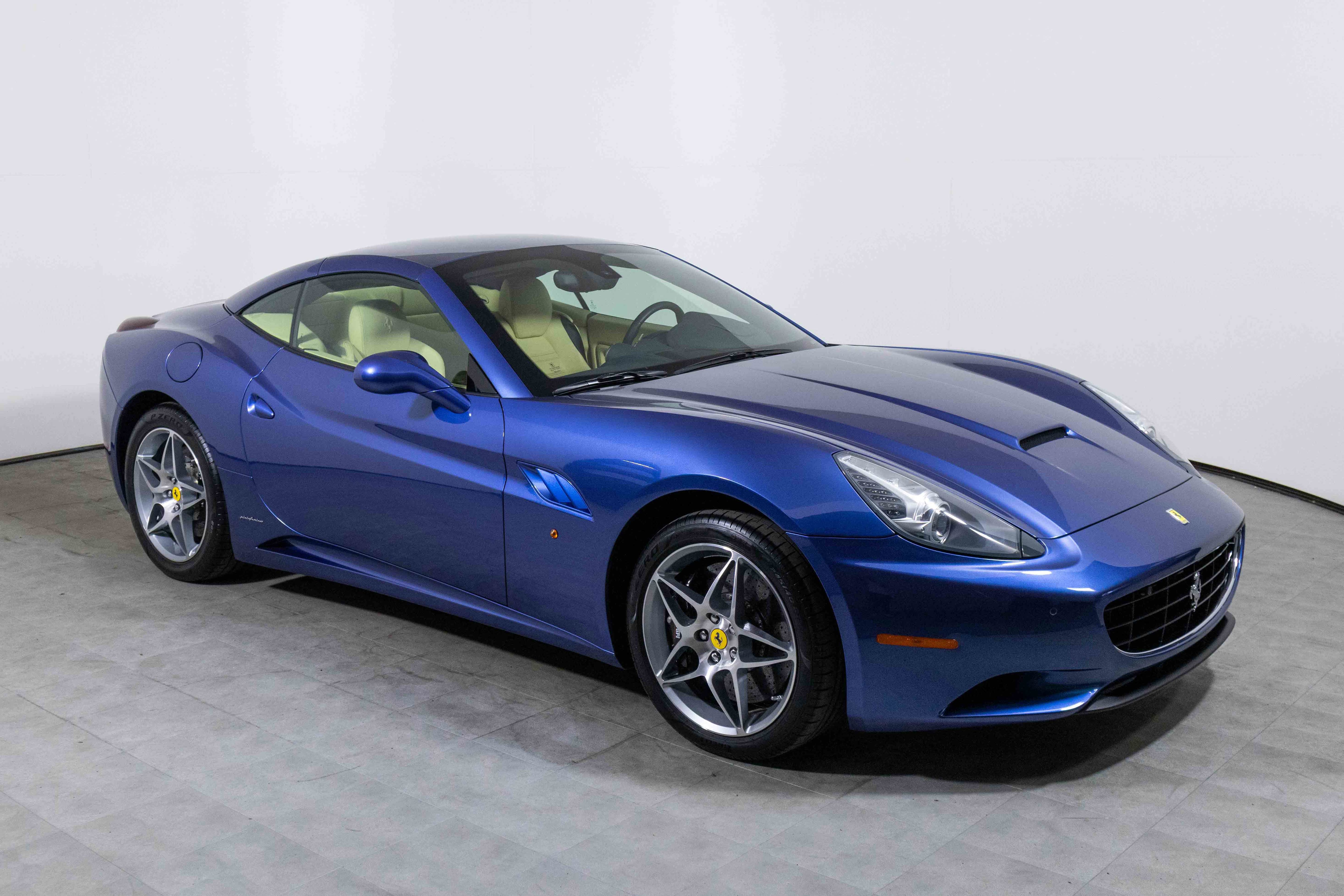 Used 2010 Ferrari California image 12