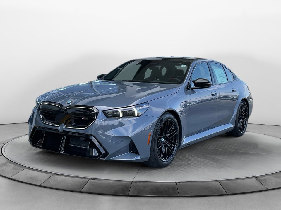 Used 2026 BMW M5 w/ Executive Package image 3
