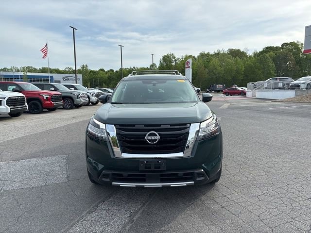 Used 2023 Nissan Pathfinder Platinum AWD/4WD image 2