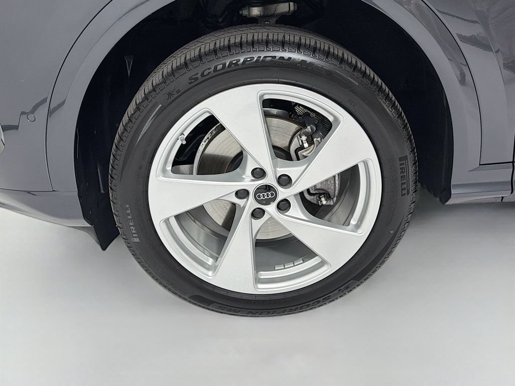 Certified 2025 Audi Q5 Premium Plus w/ Premium Plus AWD/4WD image 33