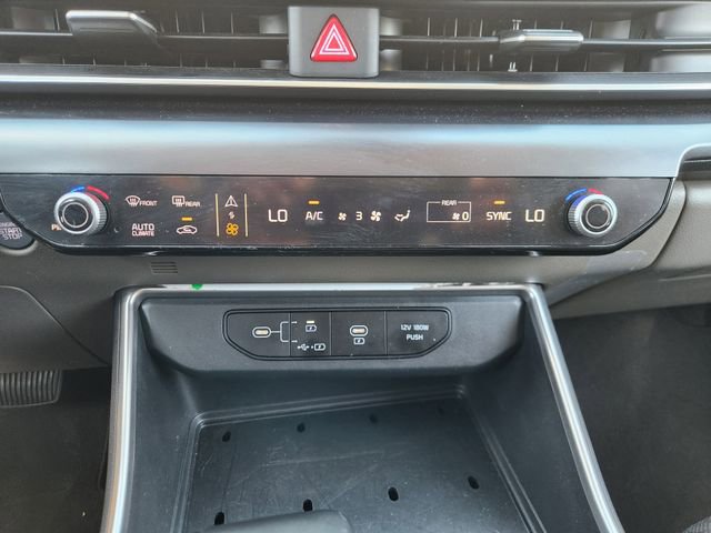 Used 2025 Kia Carnival image 18
