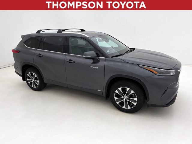 Used 2021 Toyota Highlander XLE image 1