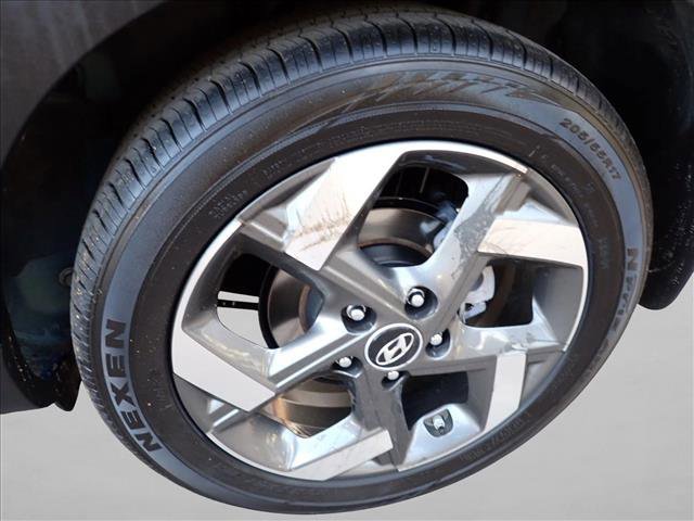 Used 2024 Hyundai Venue Limited image 7