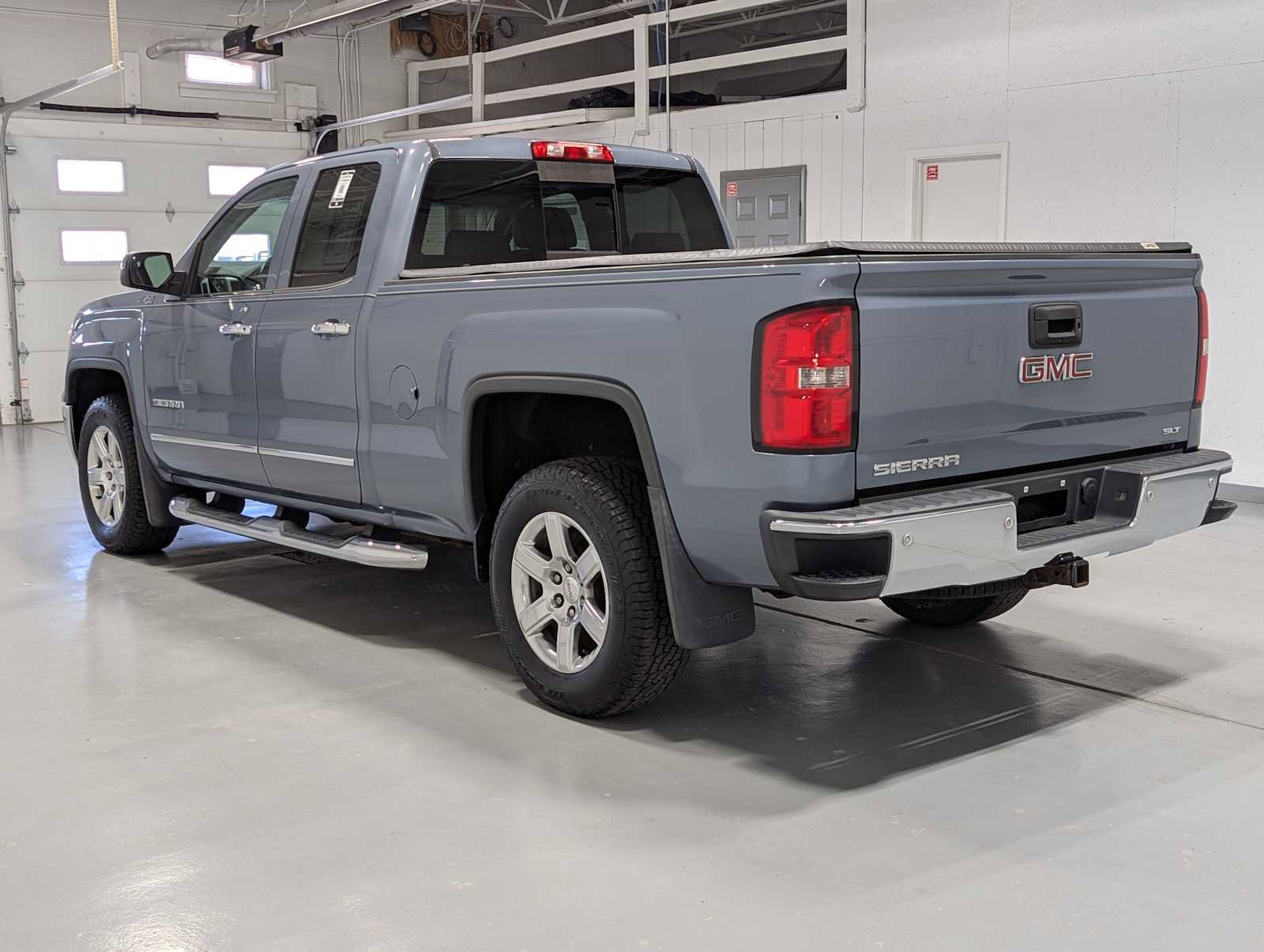 Used 2015 GMC Sierra 1500 SLT w/ SLT Preferred Package AWD/4WD image 11