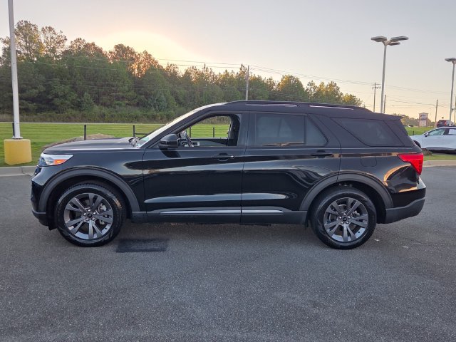 Used 2023 Ford Explorer XLT w/ Equipment Group 202A RWD image 4