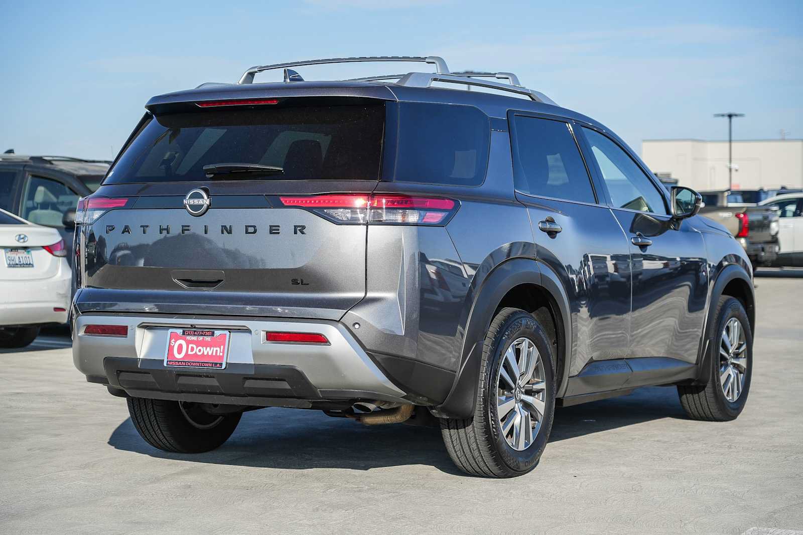 Used 2025 Nissan Pathfinder SL w/ Black Appearance Package FWD image 6
