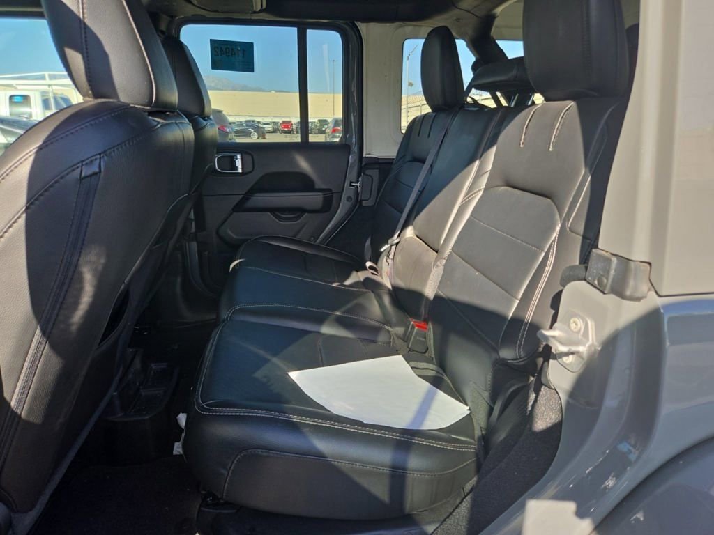 Used 2023 Jeep Wrangler Unlimited Sahara image 11