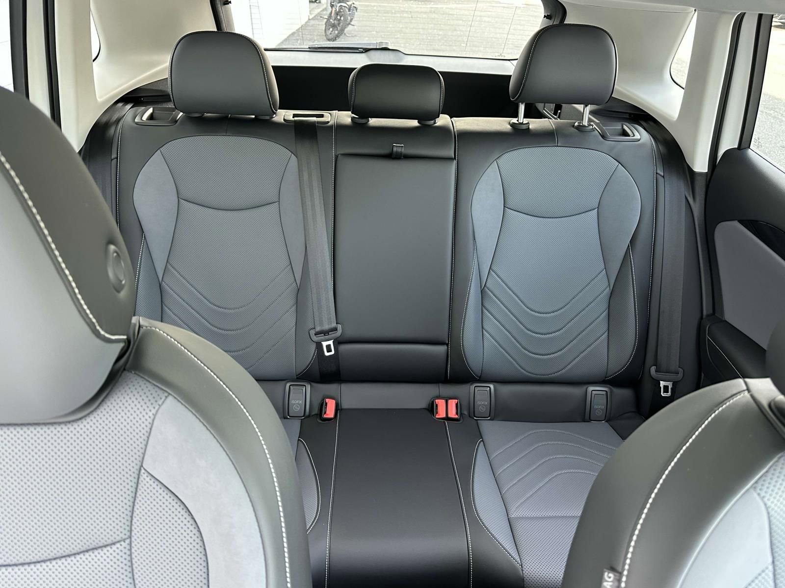 New 2025 Volkswagen Tiguan SE image 14