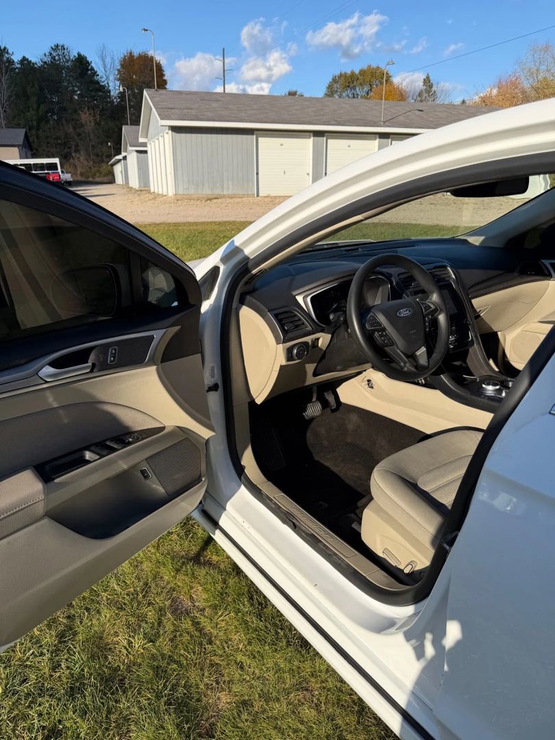 Used 2019 Ford Fusion SE image 12