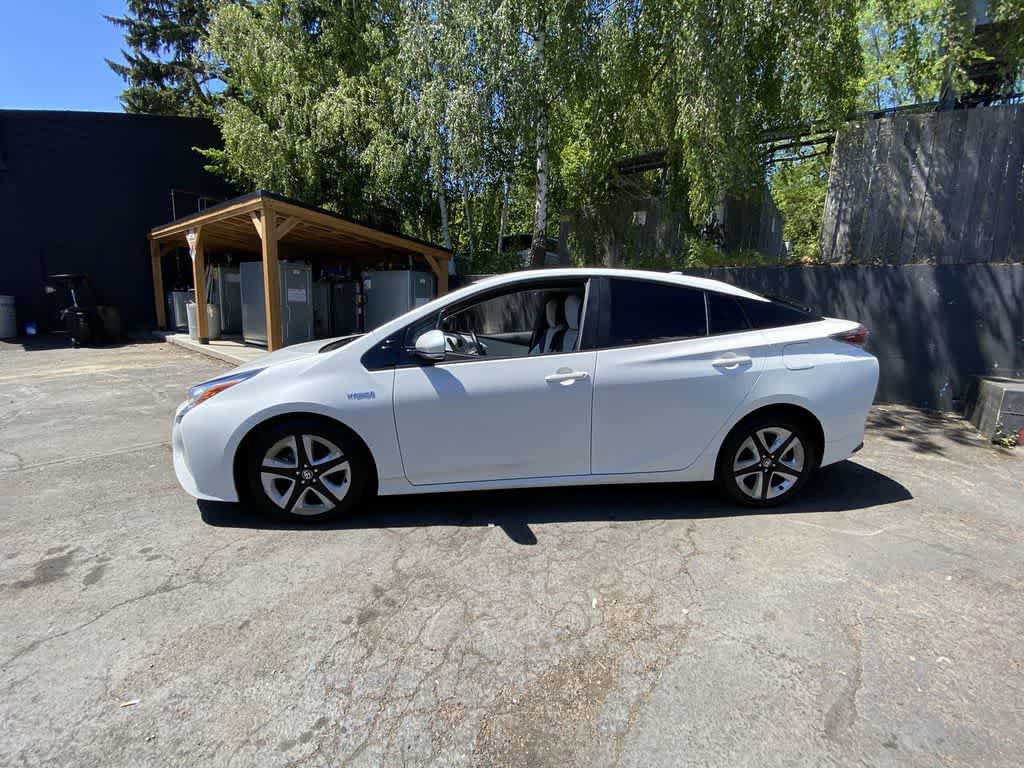 Used 2016 Toyota Prius Three Touring FWD image 3
