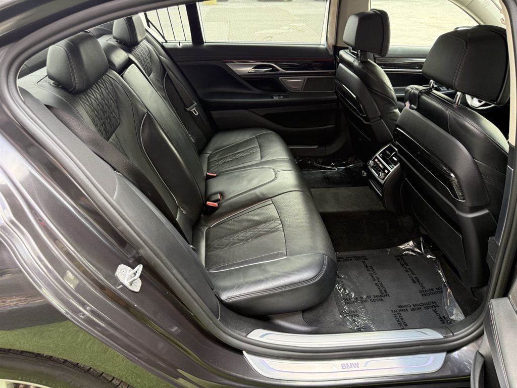 Used 2022 BMW 740i RWD image 17