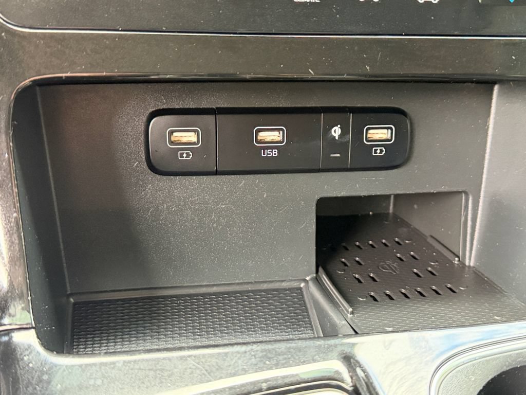 Certified 2022 Kia Carnival SX FWD image 24
