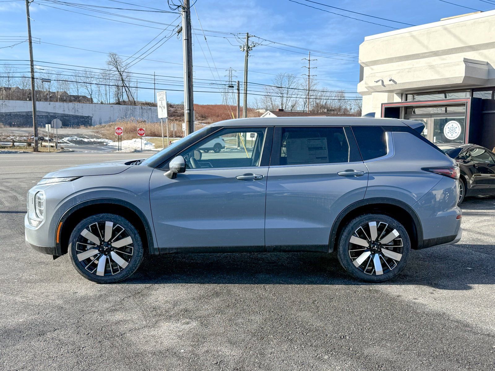 New 2026 Mitsubishi Outlander SE image 4