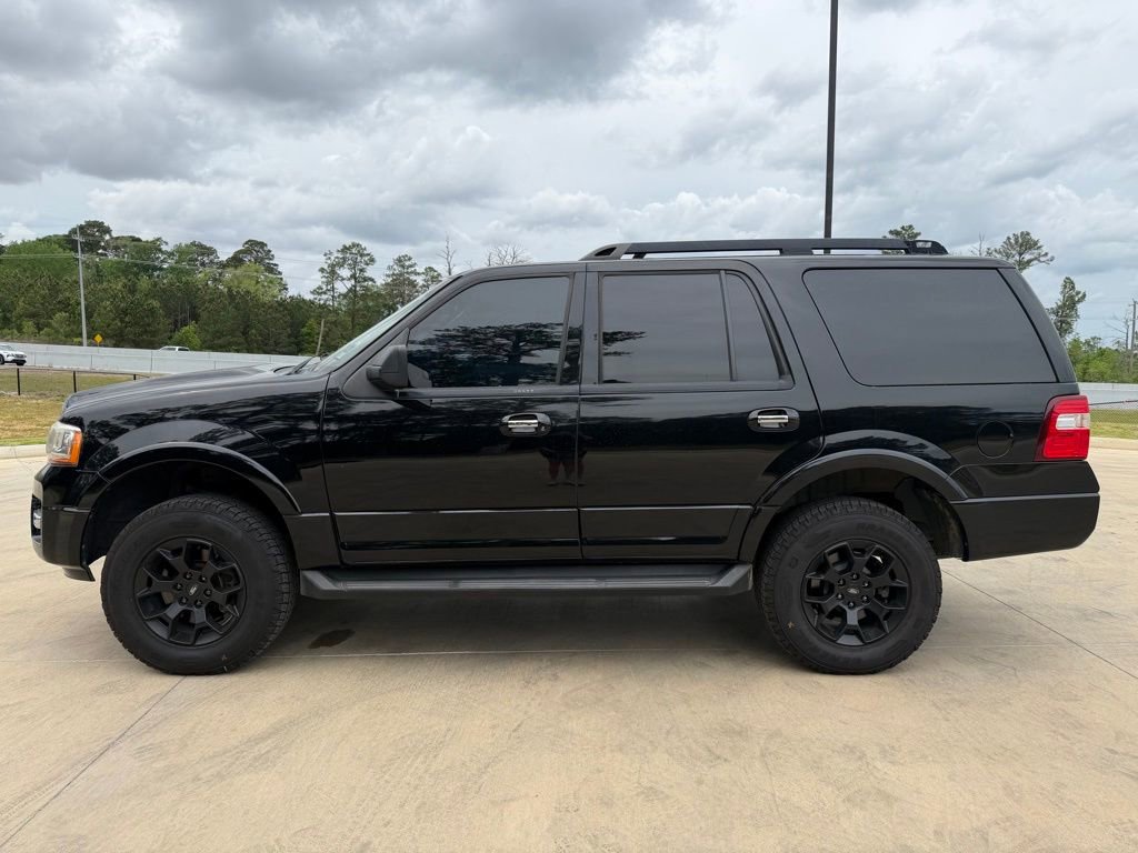 Used 2017 Ford Expedition XLT image 2