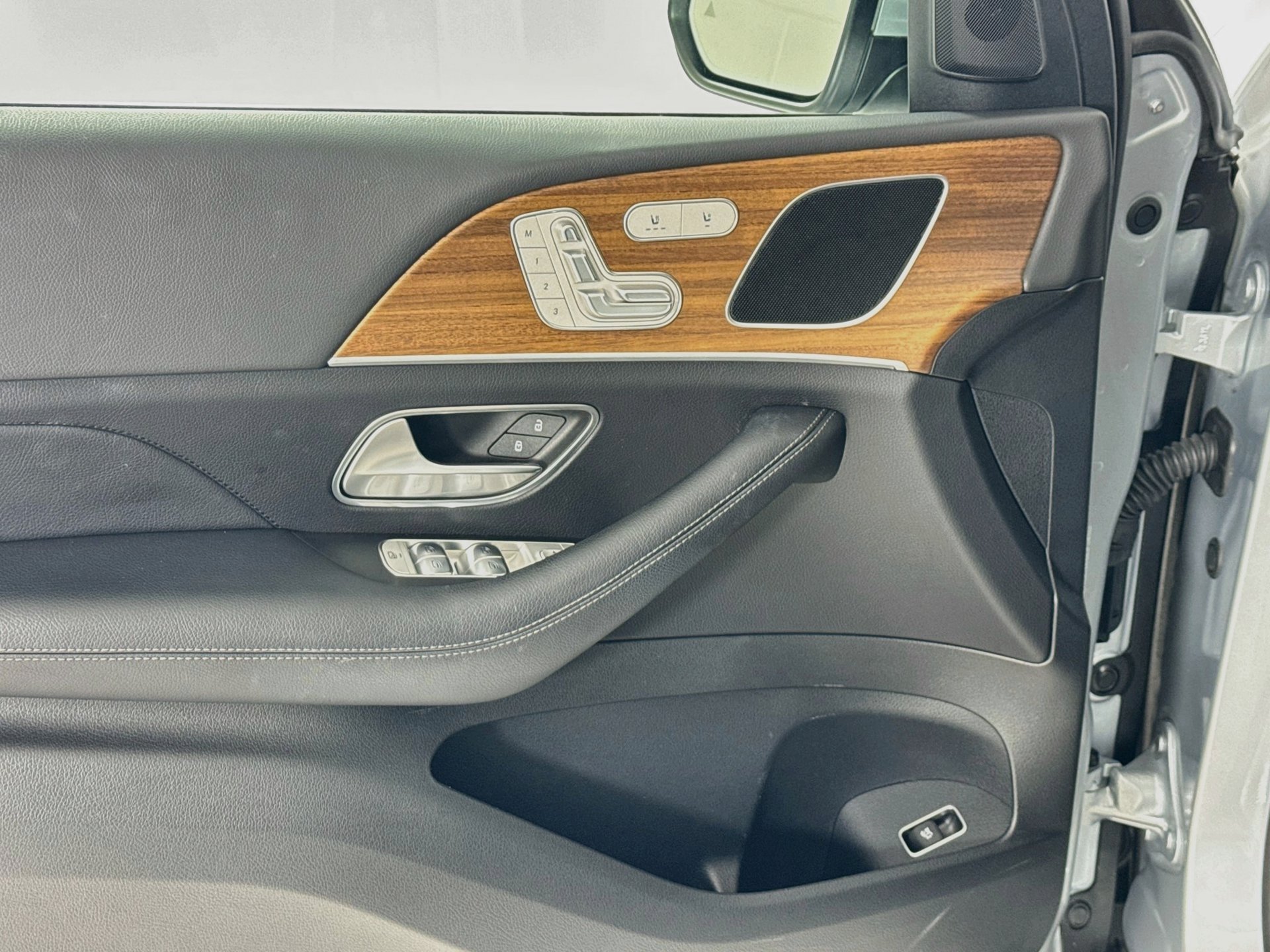 Certified 2025 Mercedes-Benz GLE 350 4MATIC image 19