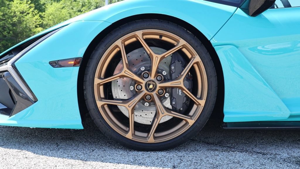 Used 2024 Lamborghini Revuelto AWD/4WD image 2