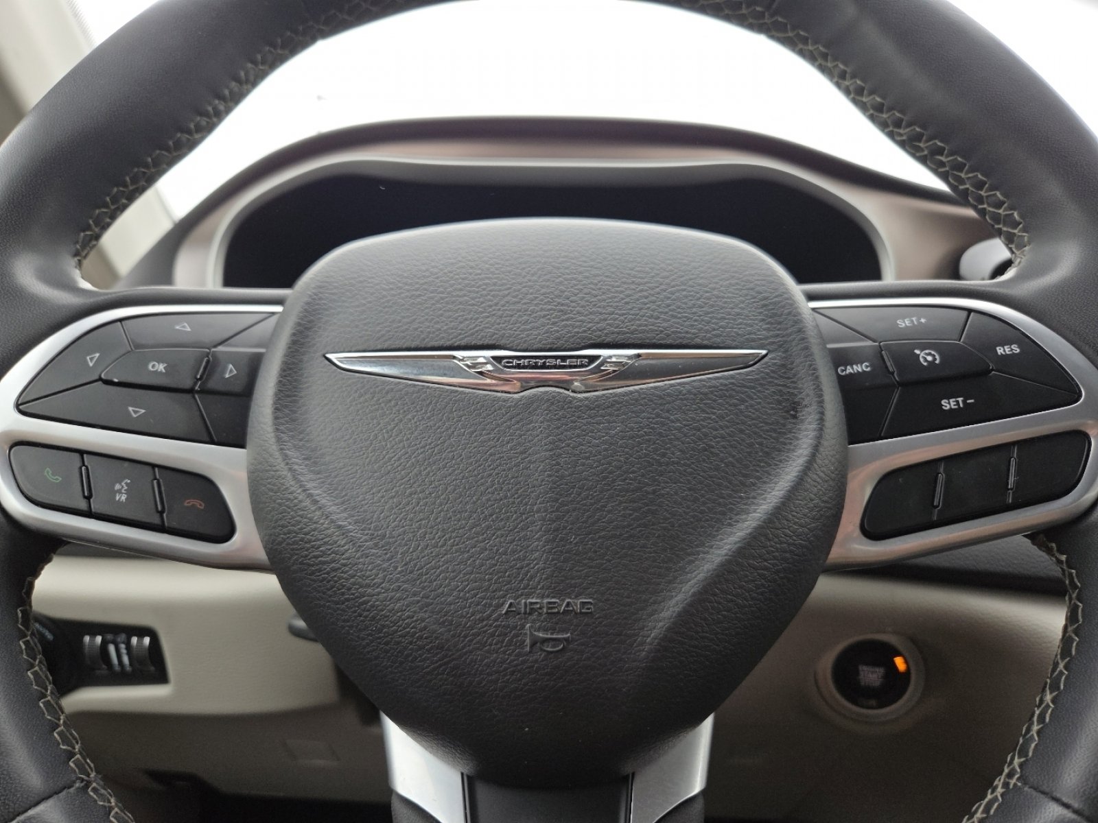 Used 2023 Chrysler Voyager LX image 25